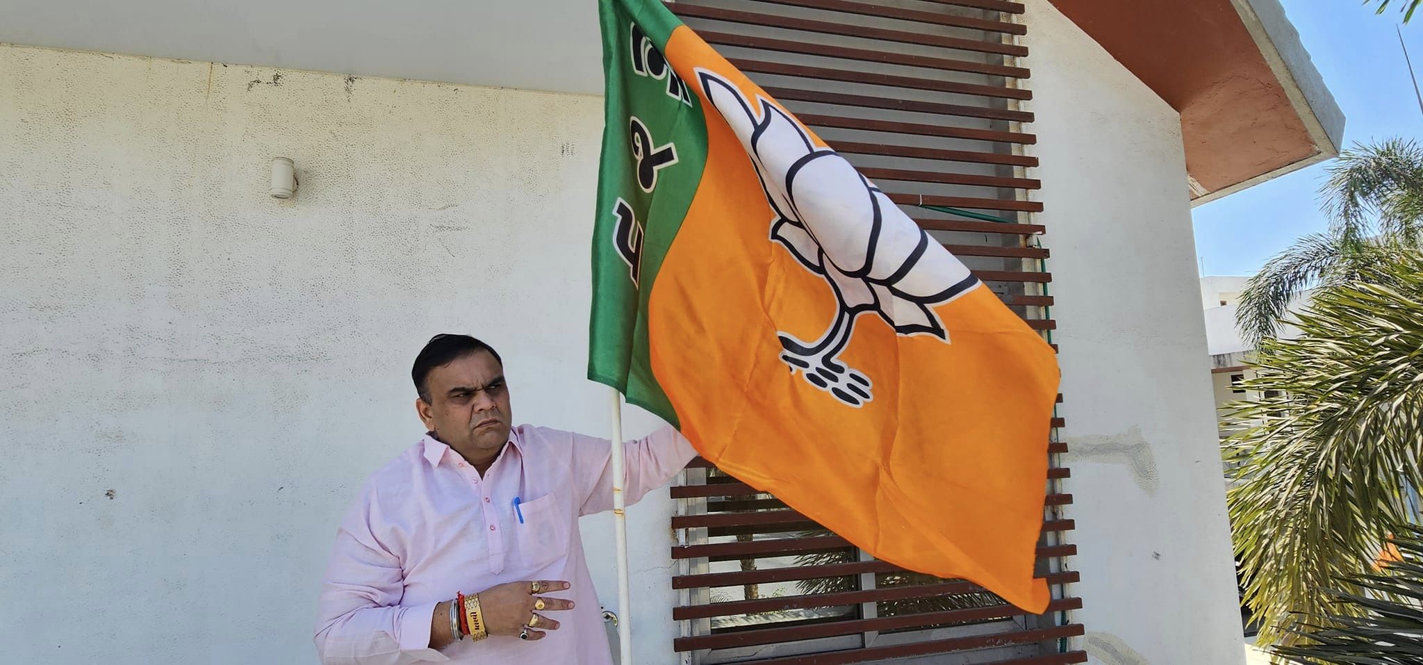 ઘરેઘરે ભાજપાનો ધ્વજ લહેરાવીએ, દેશમાં ફરી એકવાર કમળ ખીલવીએ.